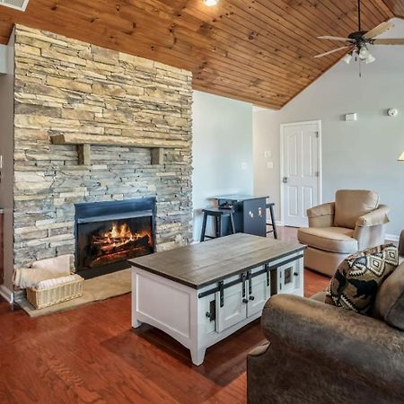 Sweet Pea Cottage Updated Furnishings Arcade Game Hoa Community Outdoor Pool Pigeon Forge Exterior photo